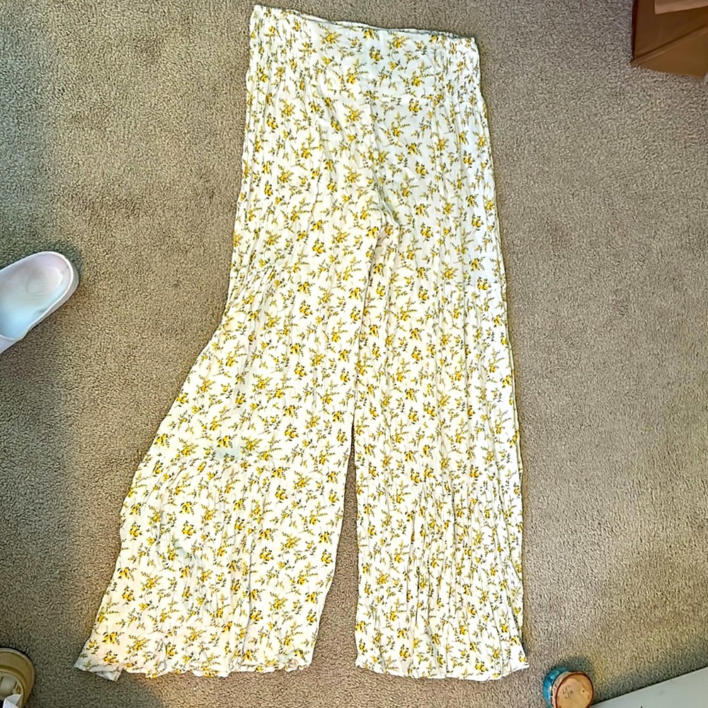Floral pattern flowy pants